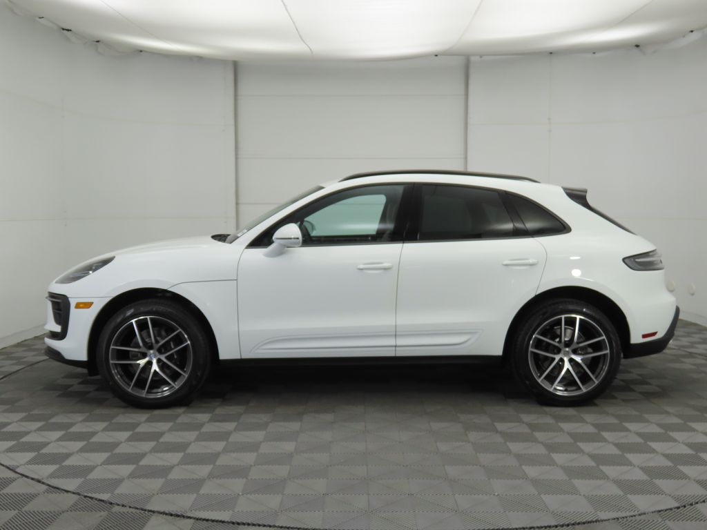 Thumbnail: 2025 Porsche Macan - 2