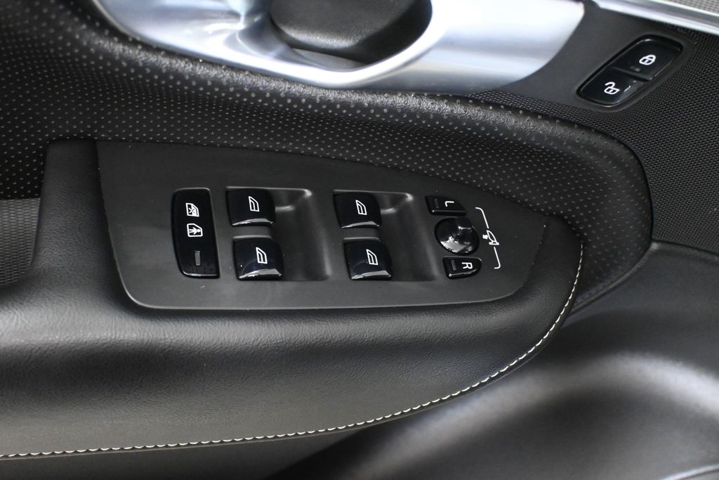 Thumbnail: 2020 Volvo XC90 - 31