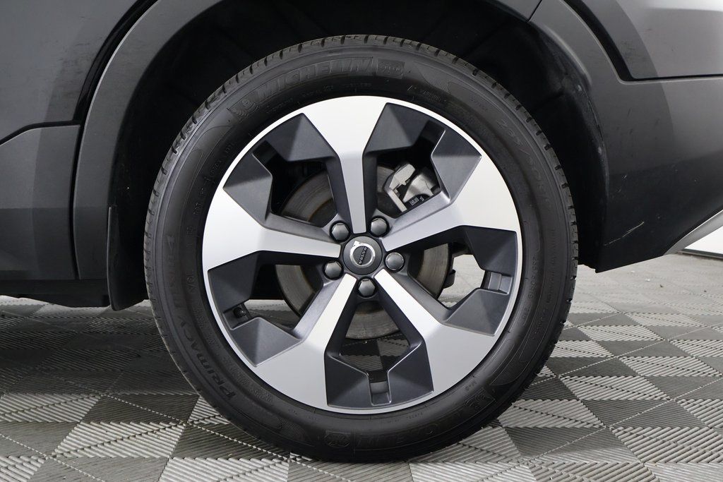 Thumbnail: 2025 Volvo XC40 - 16