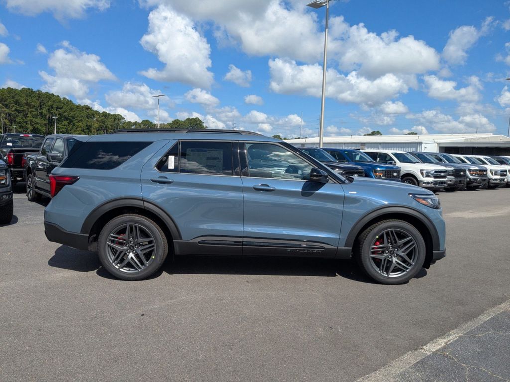 2025 Ford Explorer ST-Line