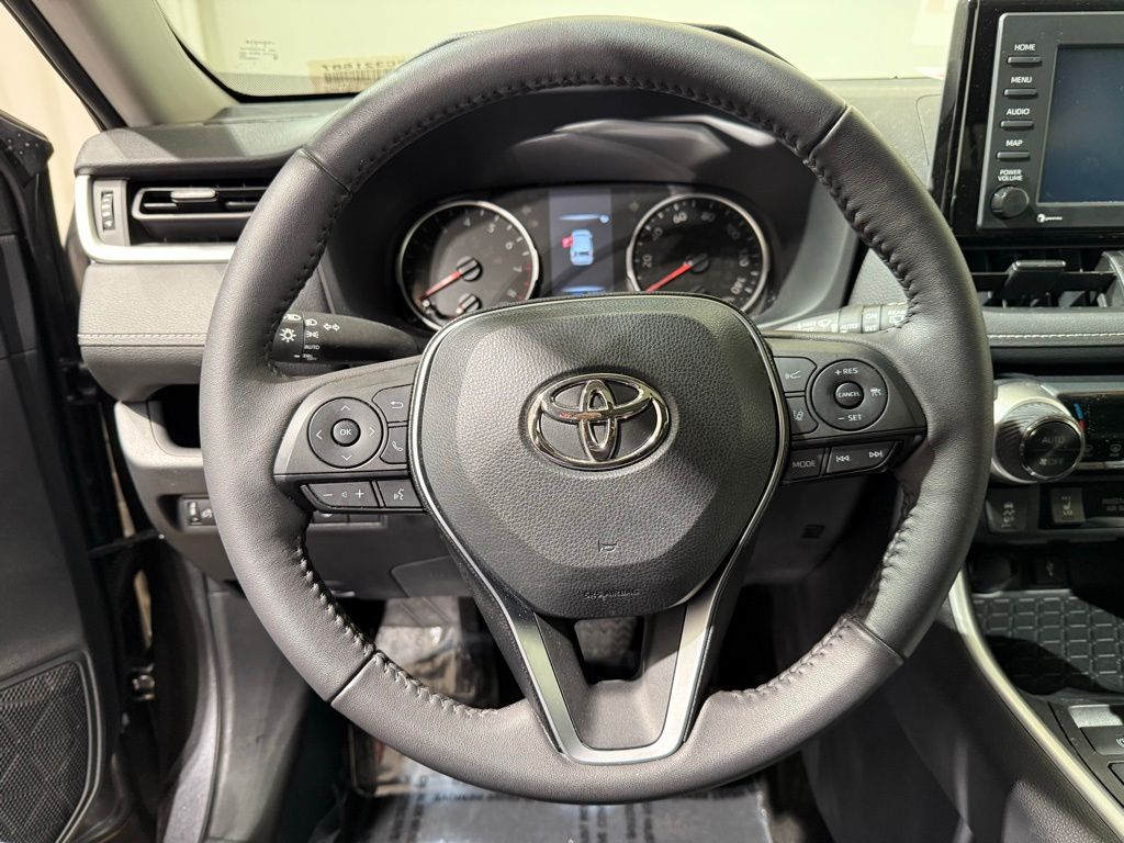 Thumbnail: 2022 Toyota RAV4 - 24