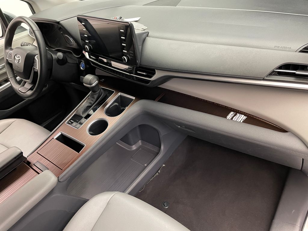 Thumbnail: 2023 Toyota Sienna - 19