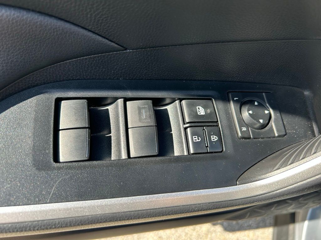 Thumbnail: 2021 Toyota RAV4 - 17
