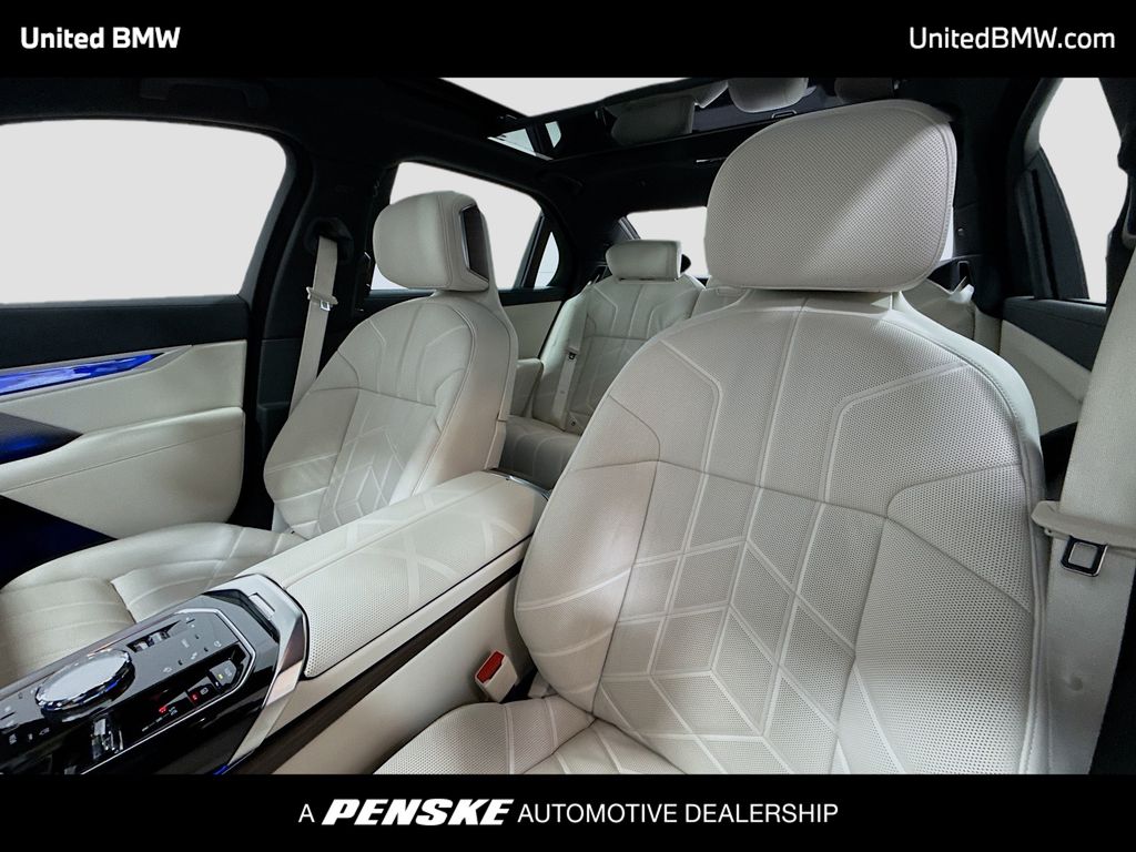 Thumbnail: 2025 BMW 7 Series - 5