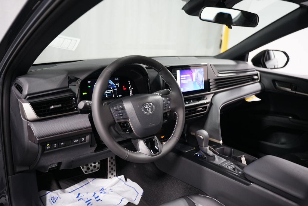 2025 Toyota Camry SE 11