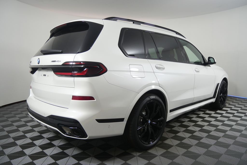 Thumbnail: 2027 BMW X7 - 3