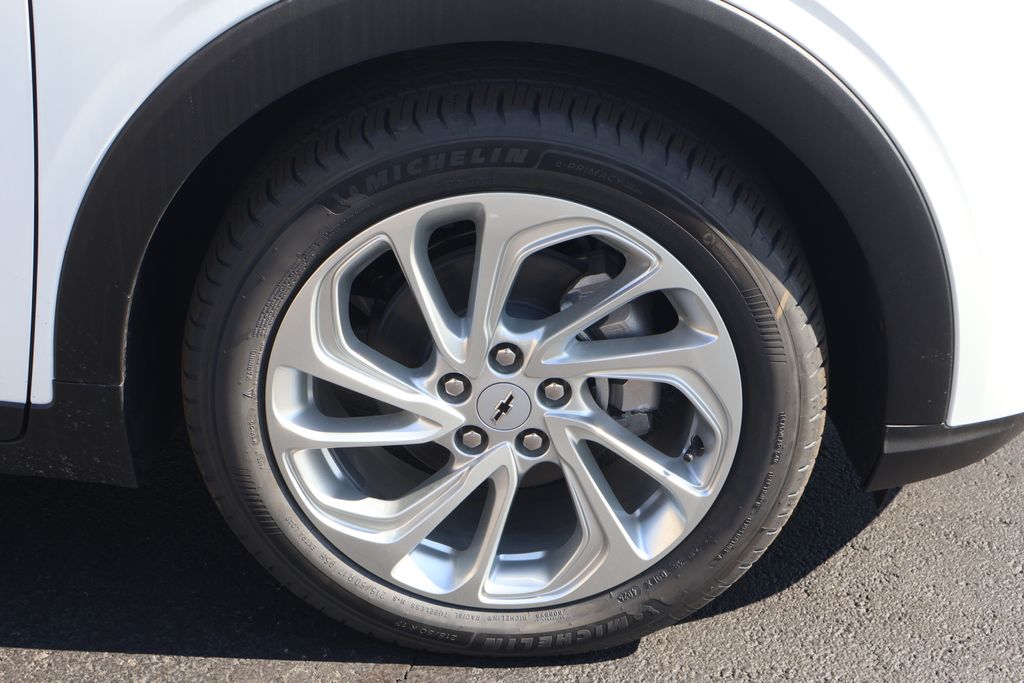 Thumbnail: 2027 Chevrolet Bolt EV - 11