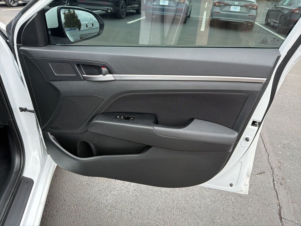 Thumbnail: 2019 Hyundai Elantra - 25