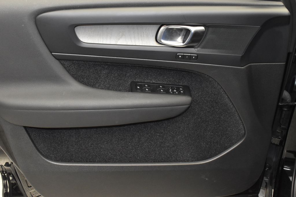 2023 Volvo XC40 B5 Core 11