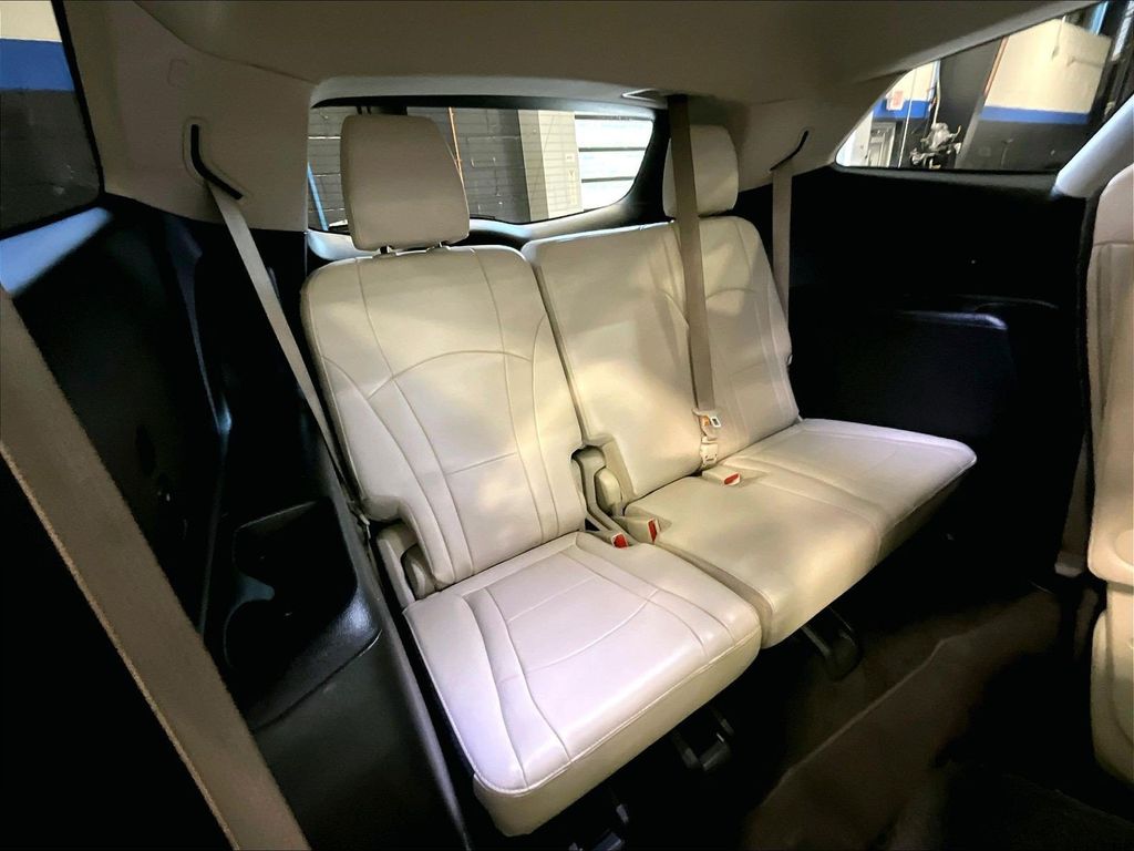 2023 Buick Enclave — photo 17