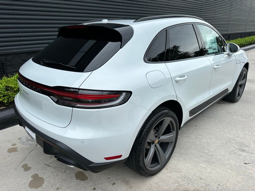 Thumbnail: 2026 Porsche Macan - 9