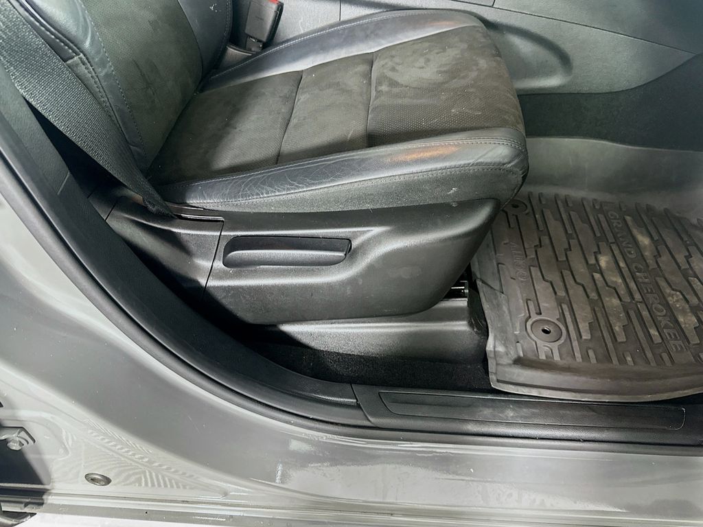 Used 2019 Gray Jeep Altitude image 24