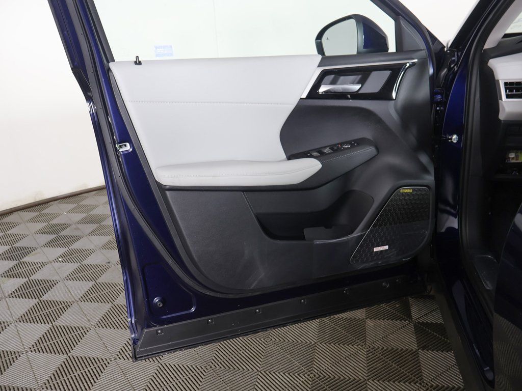 New 2026 Blue Mitsubishi SE image 25