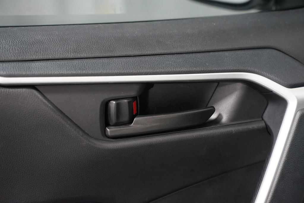 Thumbnail: 2024 Toyota RAV4 - 31