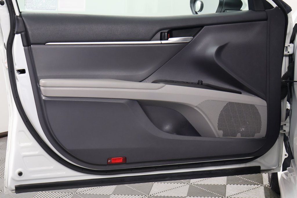 Thumbnail: 2022 Toyota Camry - 12