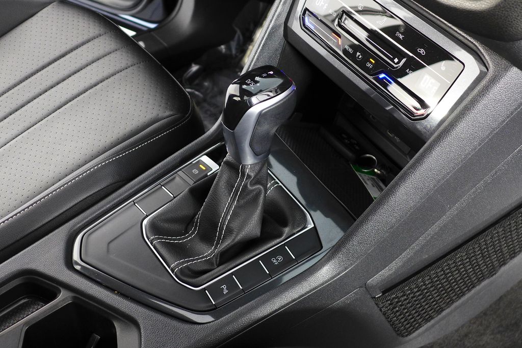 Thumbnail: 2022 Volkswagen Tiguan - 15