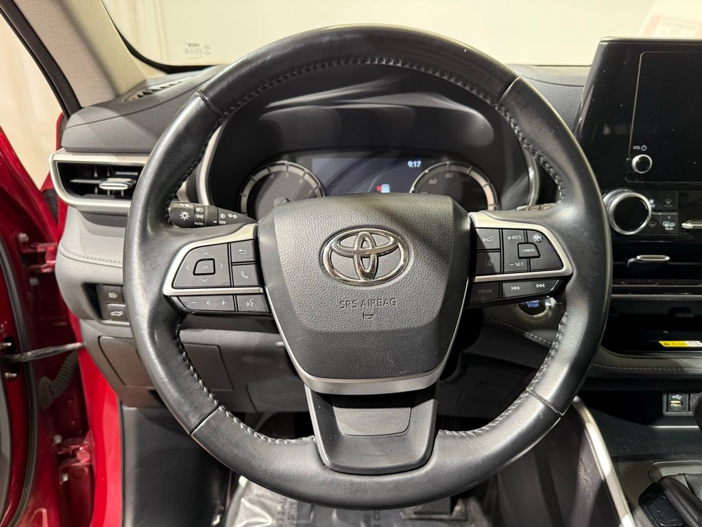 Thumbnail: 2023 Toyota Highlander - 25