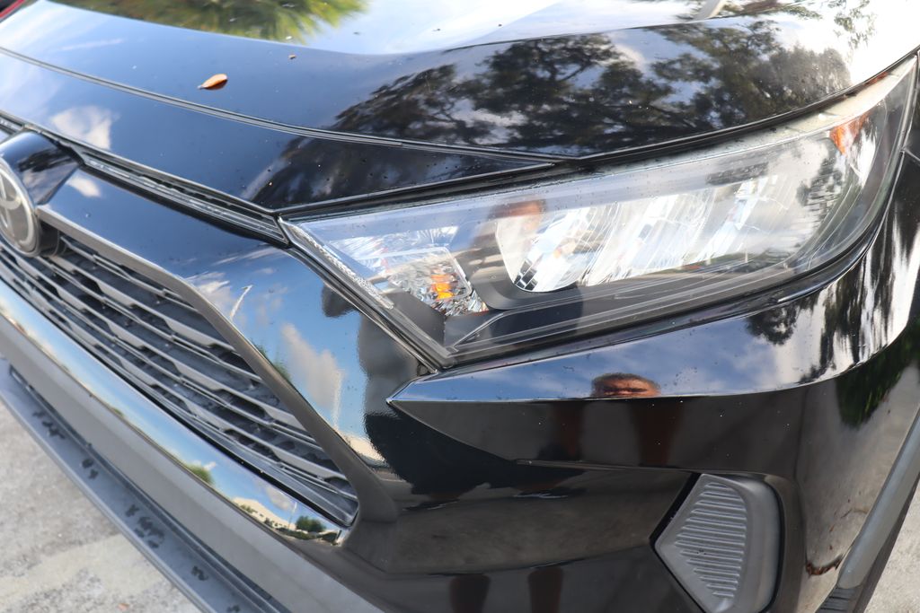 Thumbnail: 2019 Toyota RAV4 - 3