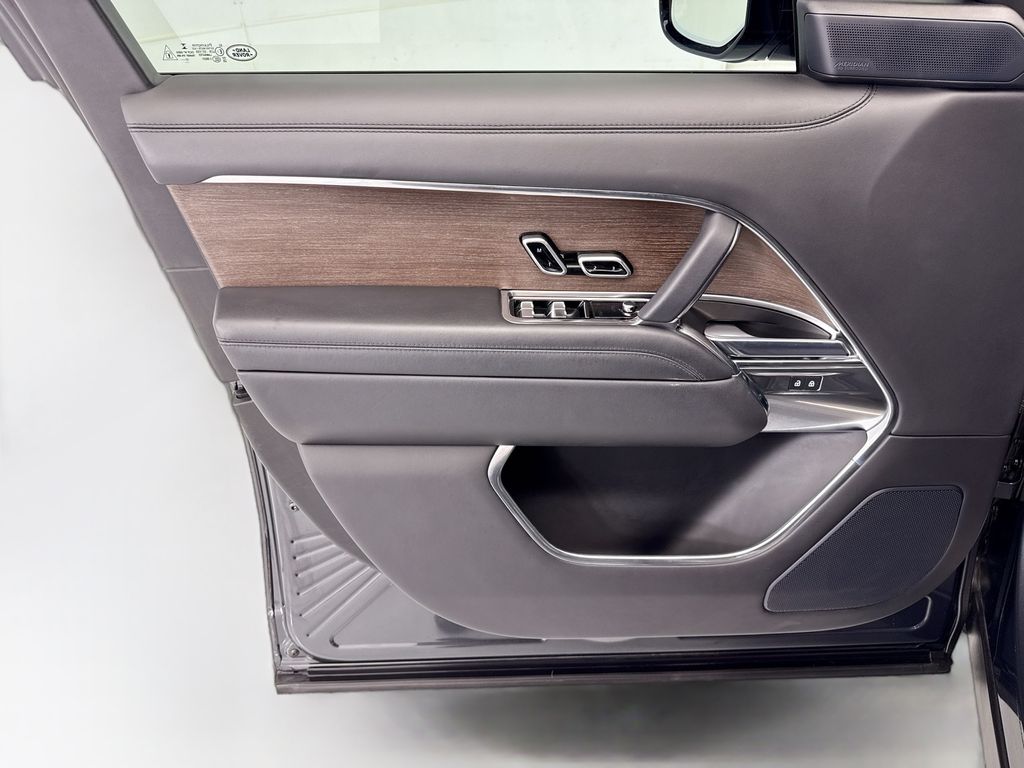 Thumbnail: 2023 Land Rover Range Rover - 23