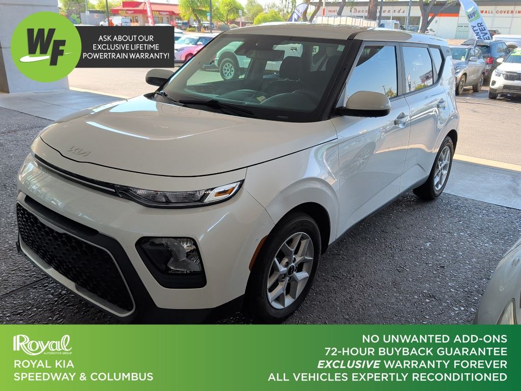 Snow White Pearl 2022 Kia Soul SUV / Crossover Front-Wheel Drive Continuously Variable Transmission