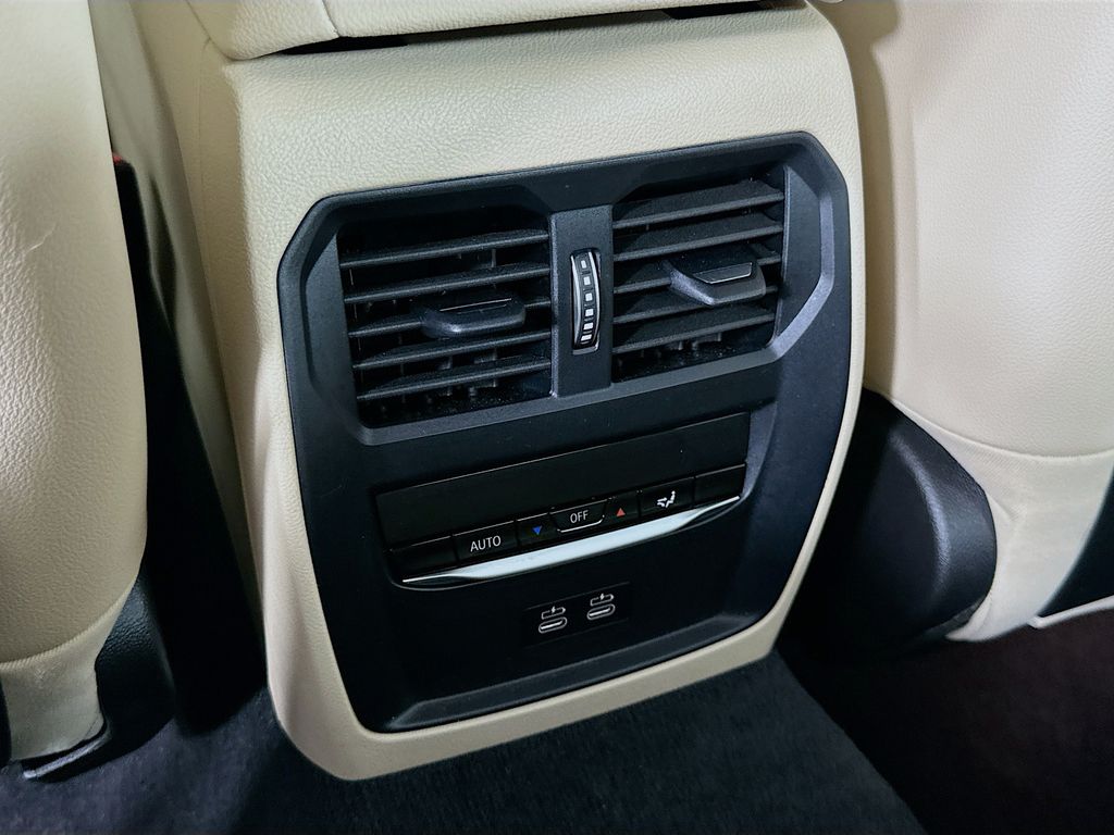 2024 BMW 3 Series 330i 26