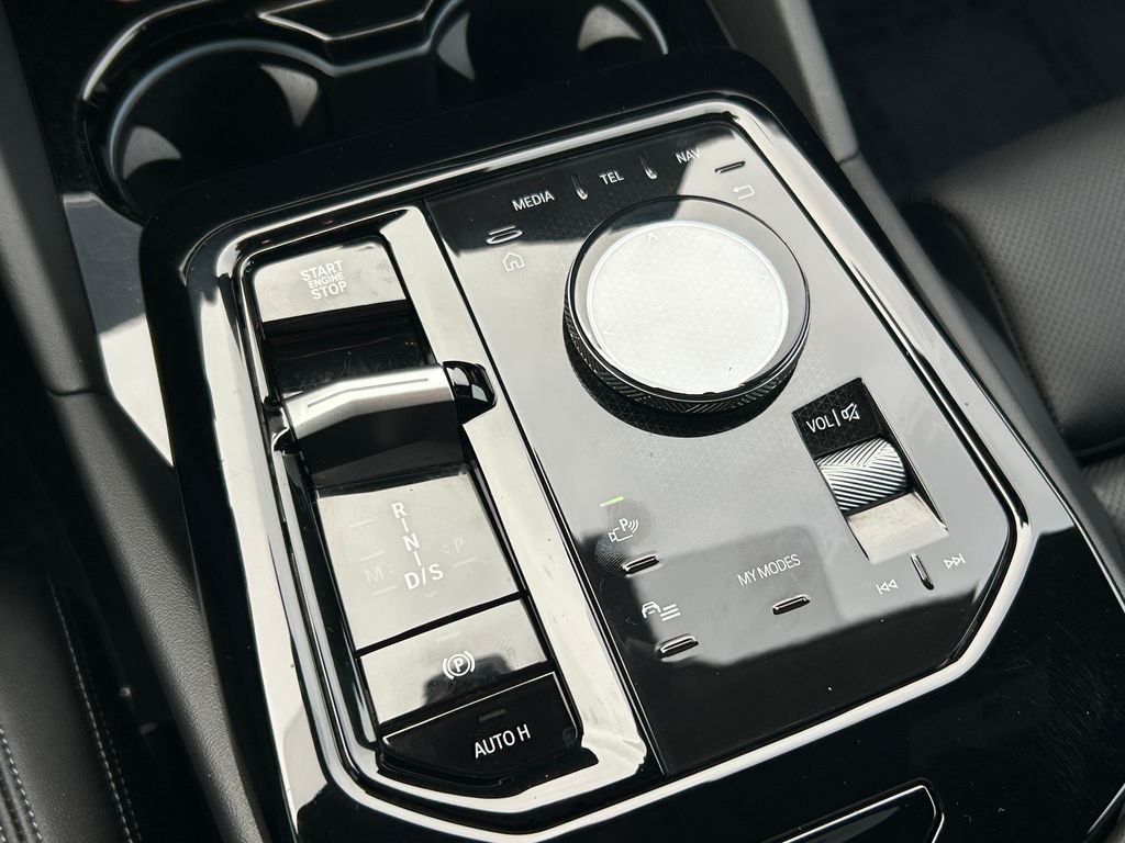 Thumbnail: 2024 BMW 5 Series - 28