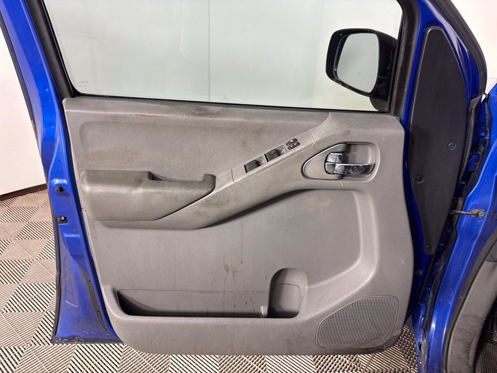 Used 2013 Blue Nissan SV image 16