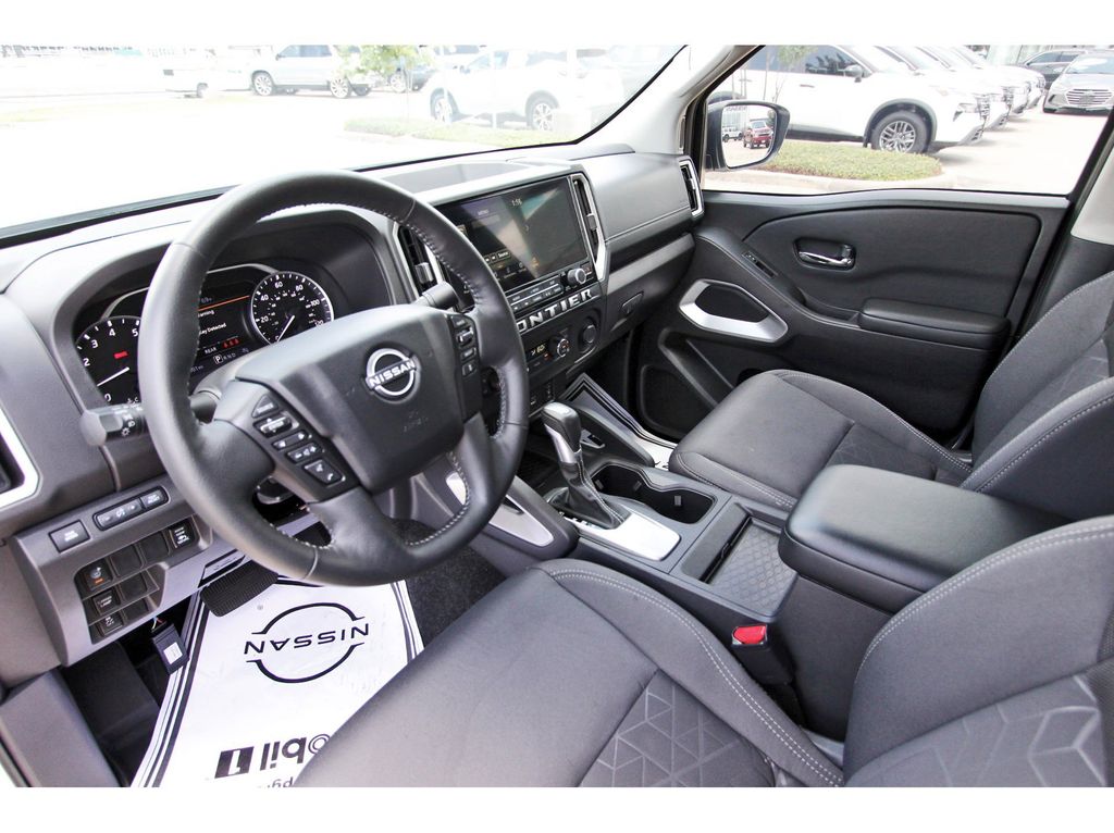 2025 Nissan Frontier SV - 11