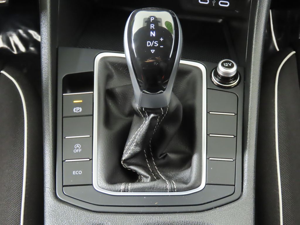 Thumbnail: 2023 Volkswagen Jetta - 21