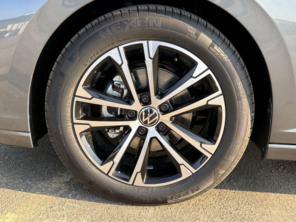 New 2026 Platinum Gray Volkswagen 1.5T Sport image 9