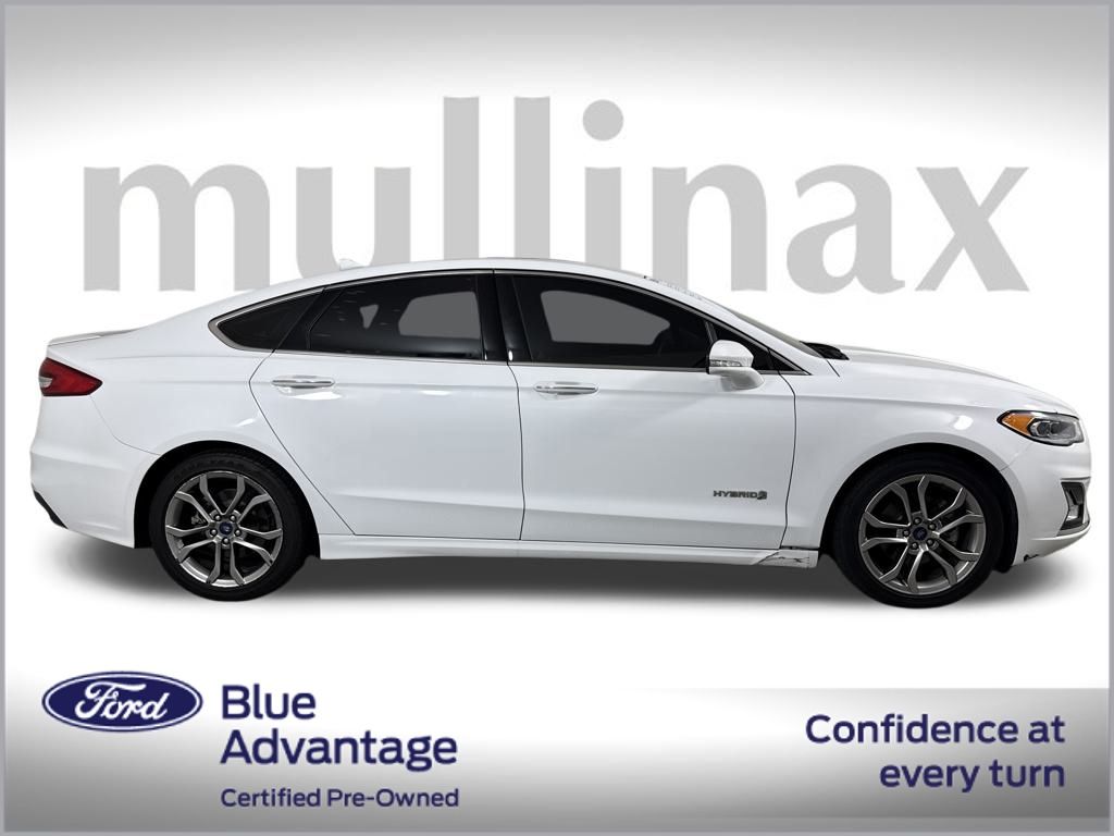 2019 Ford Fusion Hybrid Titanium photo 2