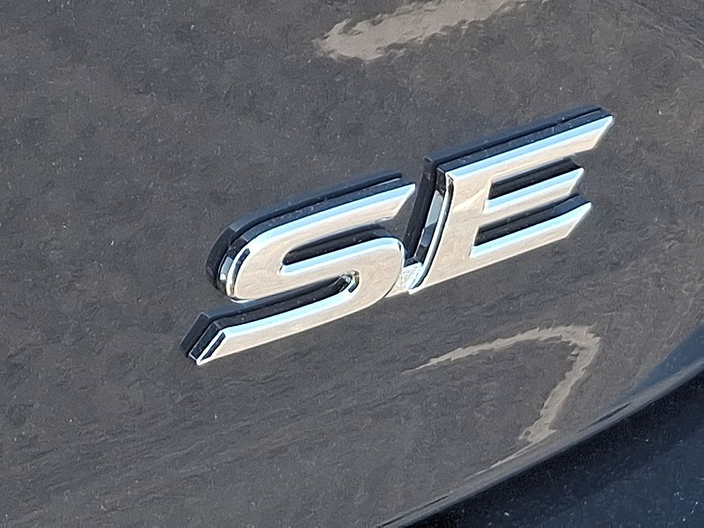 2025 Toyota Camry SE 6