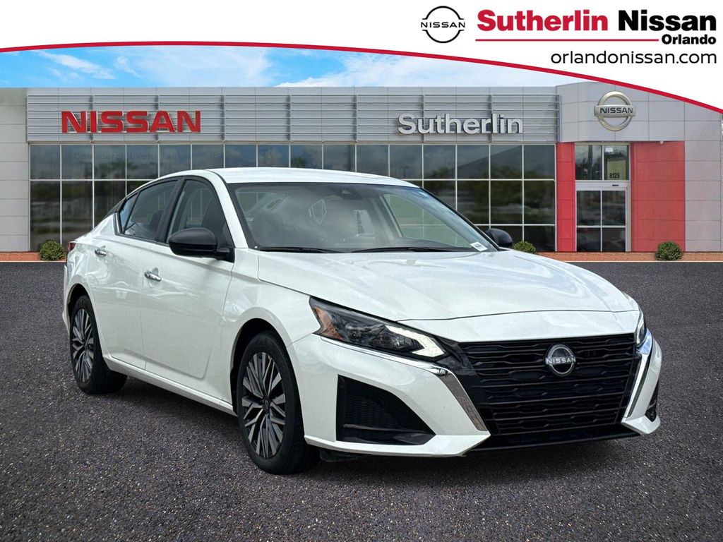 Glacier White 2025 Nissan Altima 2.5 SV FWD Sedan Front-Wheel Drive Continuously Variable Transmission