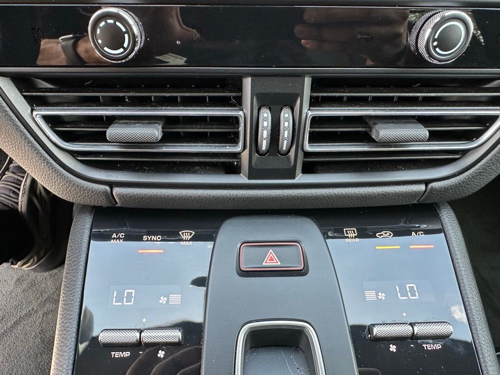 2022 Porsche Macan  22