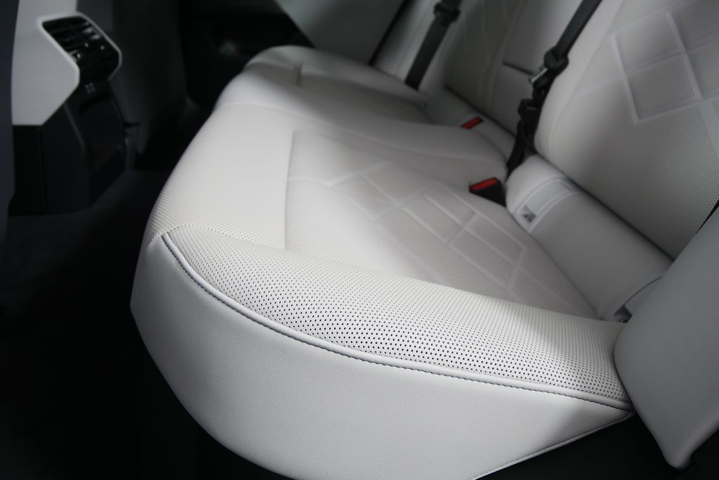 2026 BMW i5 eDrive40 15