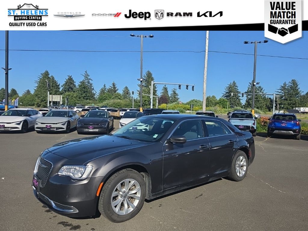 2023 Chrysler 300 Touring's photo