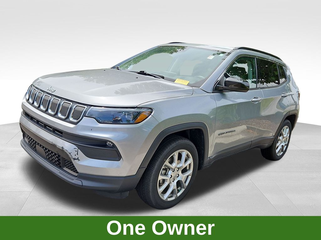 2022 Jeep Compass Latitude Lux Silver at Lugoff Nissan