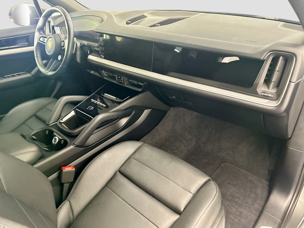 Thumbnail: 2024 Porsche Cayenne - 16