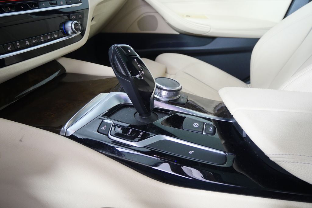Thumbnail: 2019 BMW 5 Series - 24