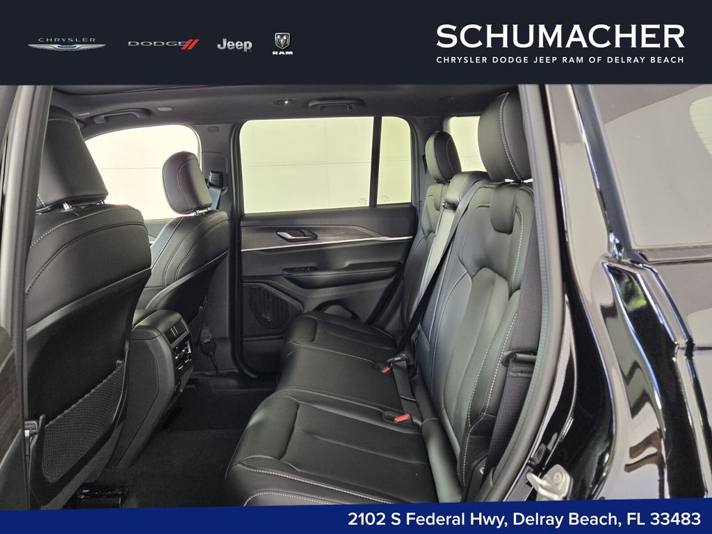 new 2025 Jeep Grand Cherokee car, priced at $43,985
