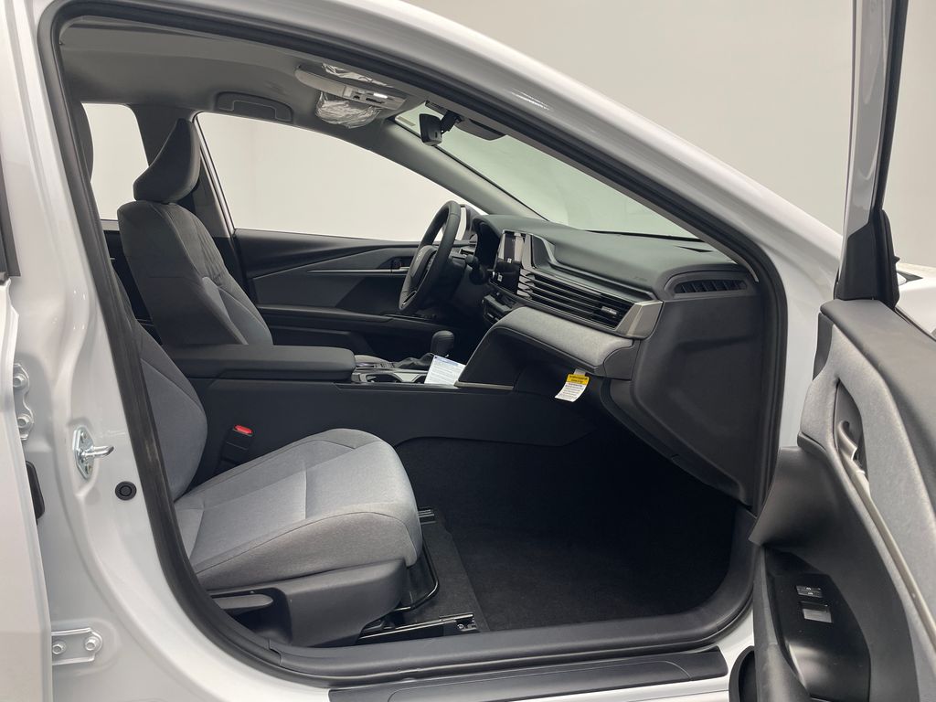 2025 Toyota Camry LE 17