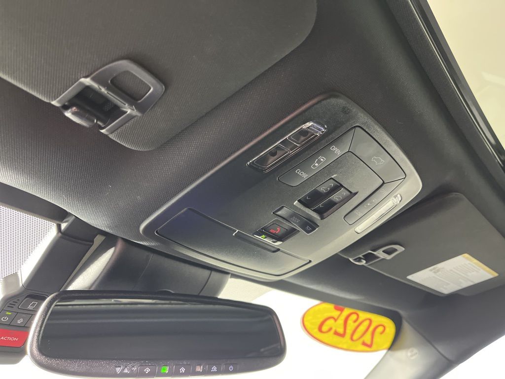 Thumbnail: 2025 Toyota Sienna - 32