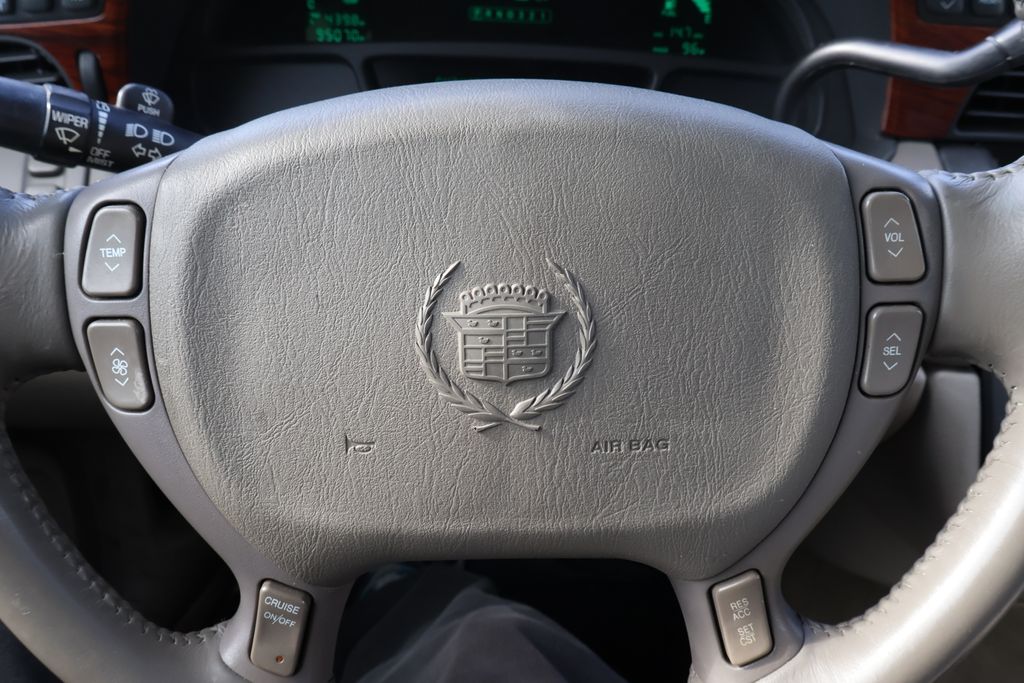 2001 Cadillac DeVille Base 21