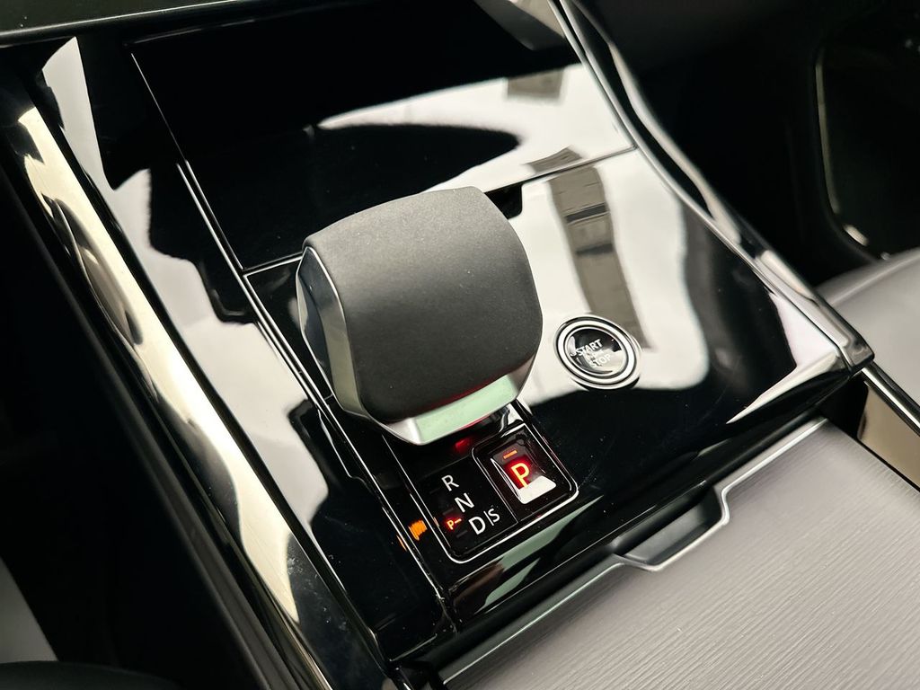 Thumbnail: 2025 Land Rover Range Rover Sport - 17