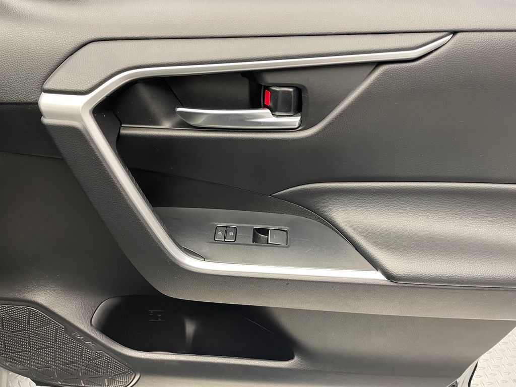 2022 Toyota RAV4 XLE 15