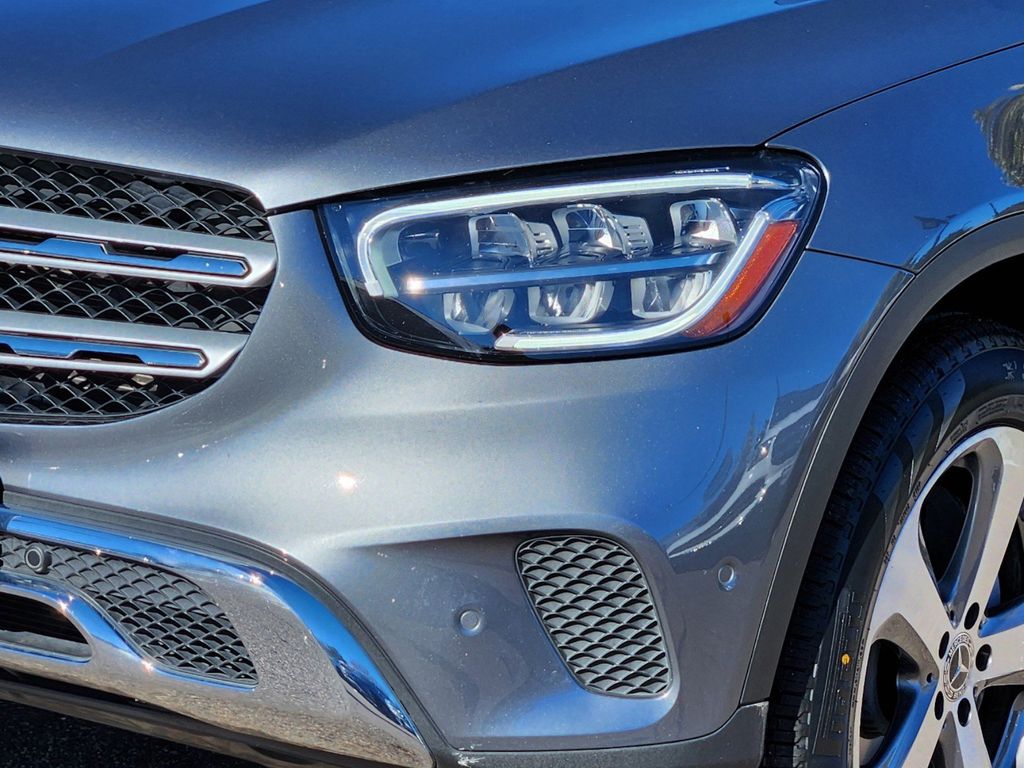 2021 Mercedes-Benz GLC GLC 300 8