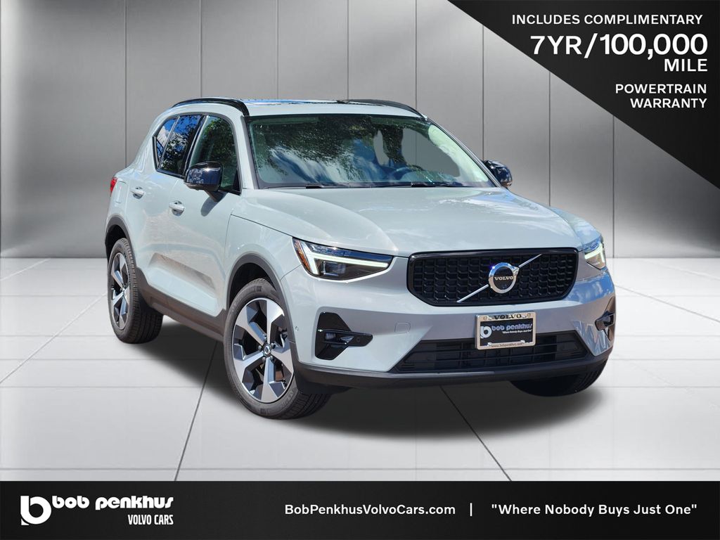 2026 Volvo XC40 B5 Plus