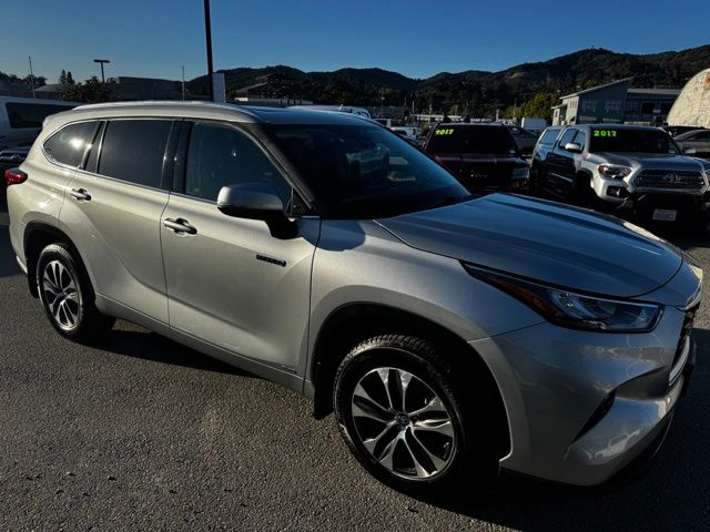 Used 2020 Toyota Highlander Hybrid SUV