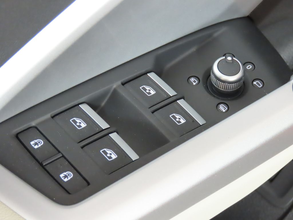 Thumbnail: 2025 Audi Q3 - 31