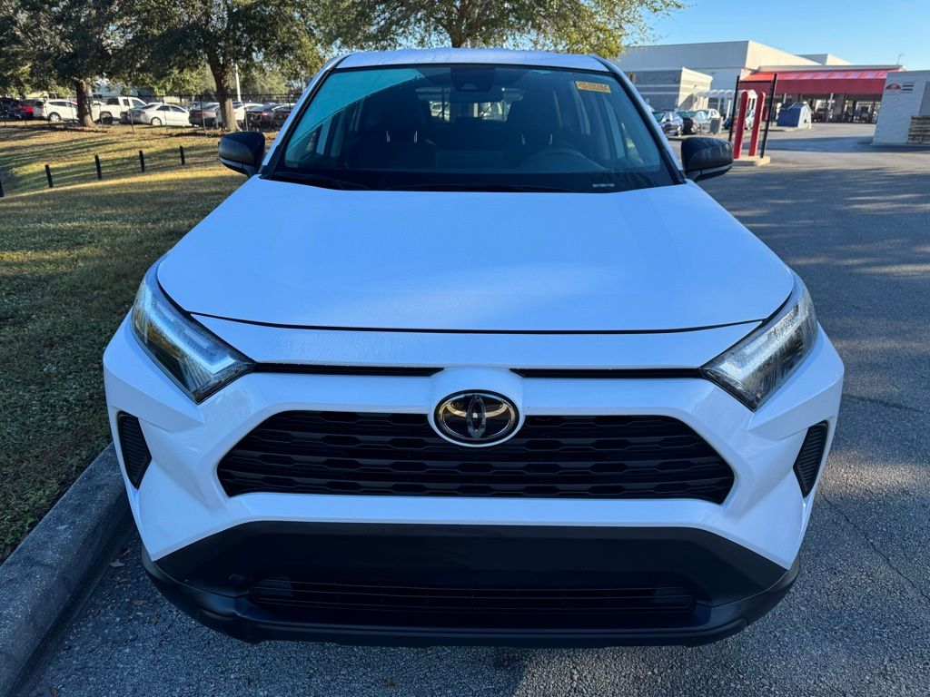 2023 Toyota RAV4 LE 8